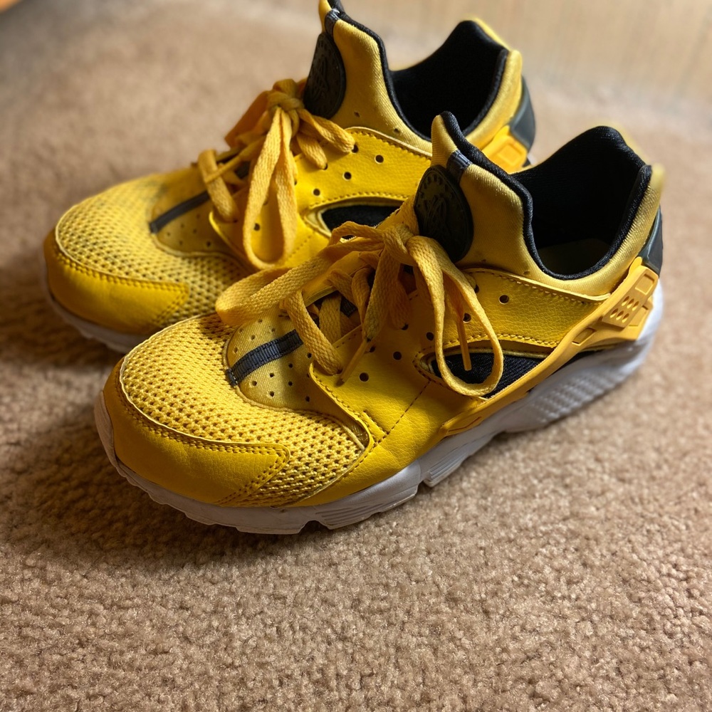 Nike huaraches size 8.5